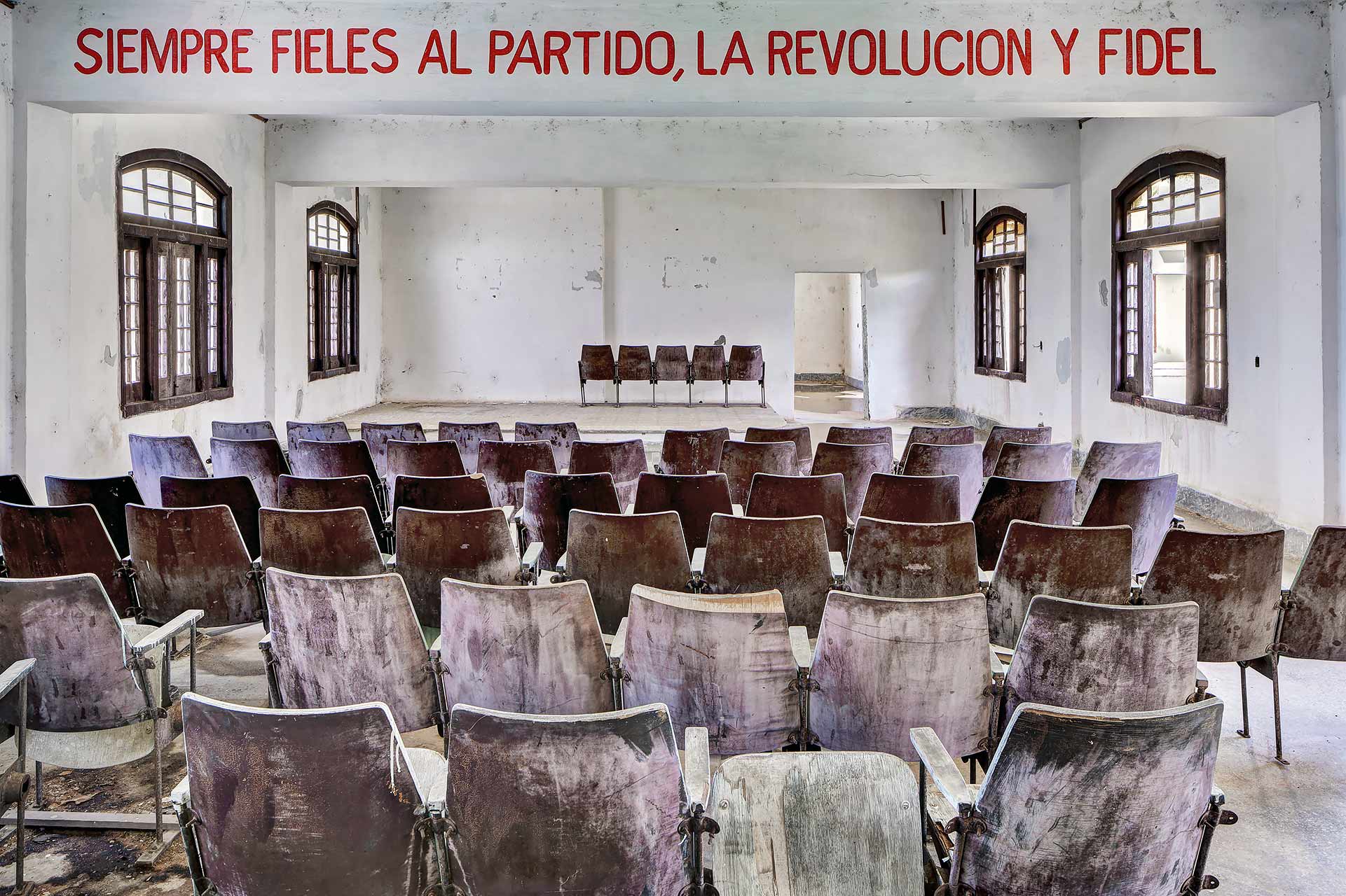 julien_cresp_wastelands_caribbeanblues