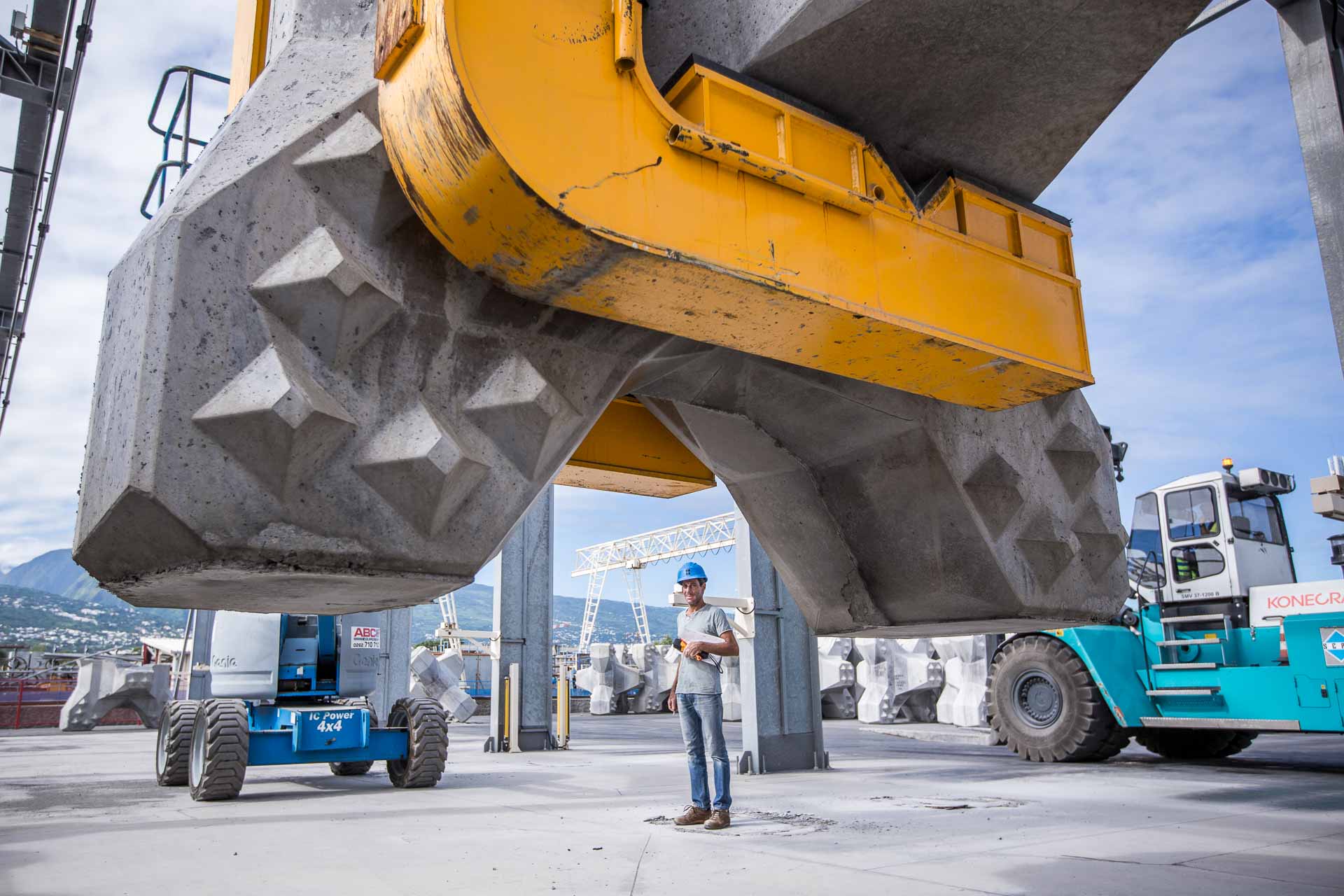 Bouygues_GTOI_Julien_Cresp_La_Reunion_la_nouvelle_route_du_littoral, accropode