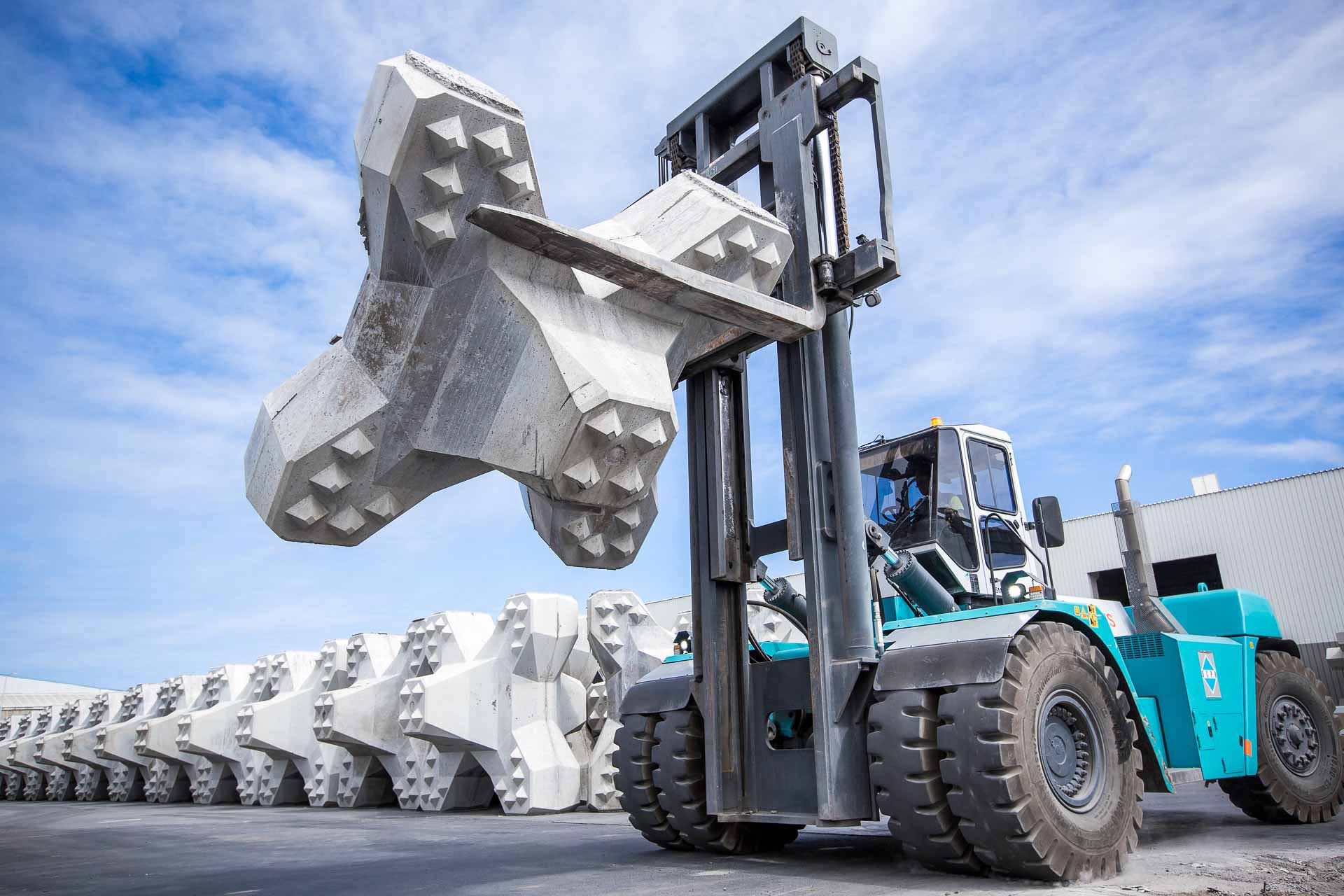 Bouygues_GTOI_Julien_Cresp_La_Reunion_la_nouvelle_route_du_littoral, accropode