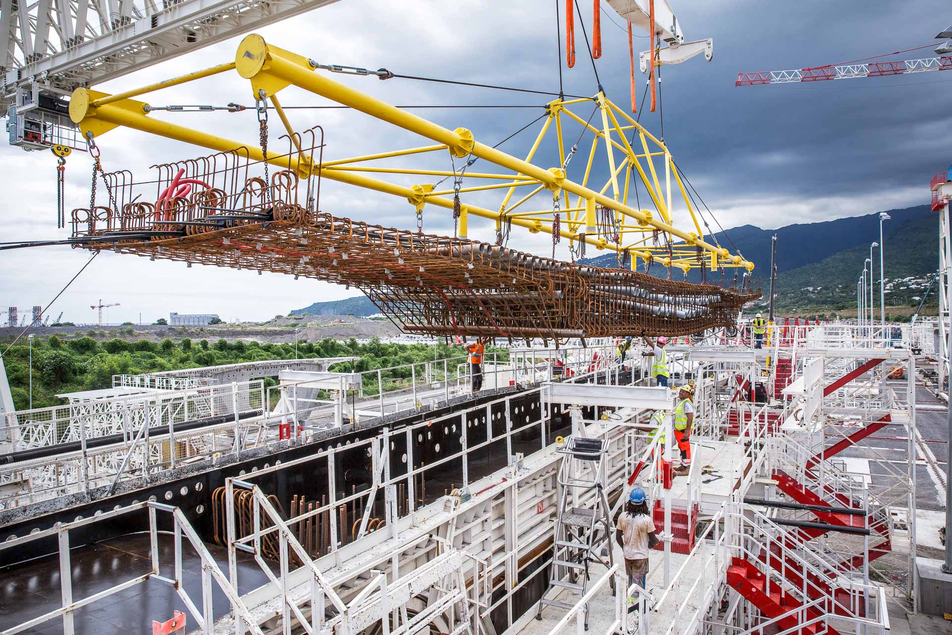 Julien_Cresp, Bouygues, GTOI, La_Reunion, la_nouvelle_route_du_littoral, voussoirs