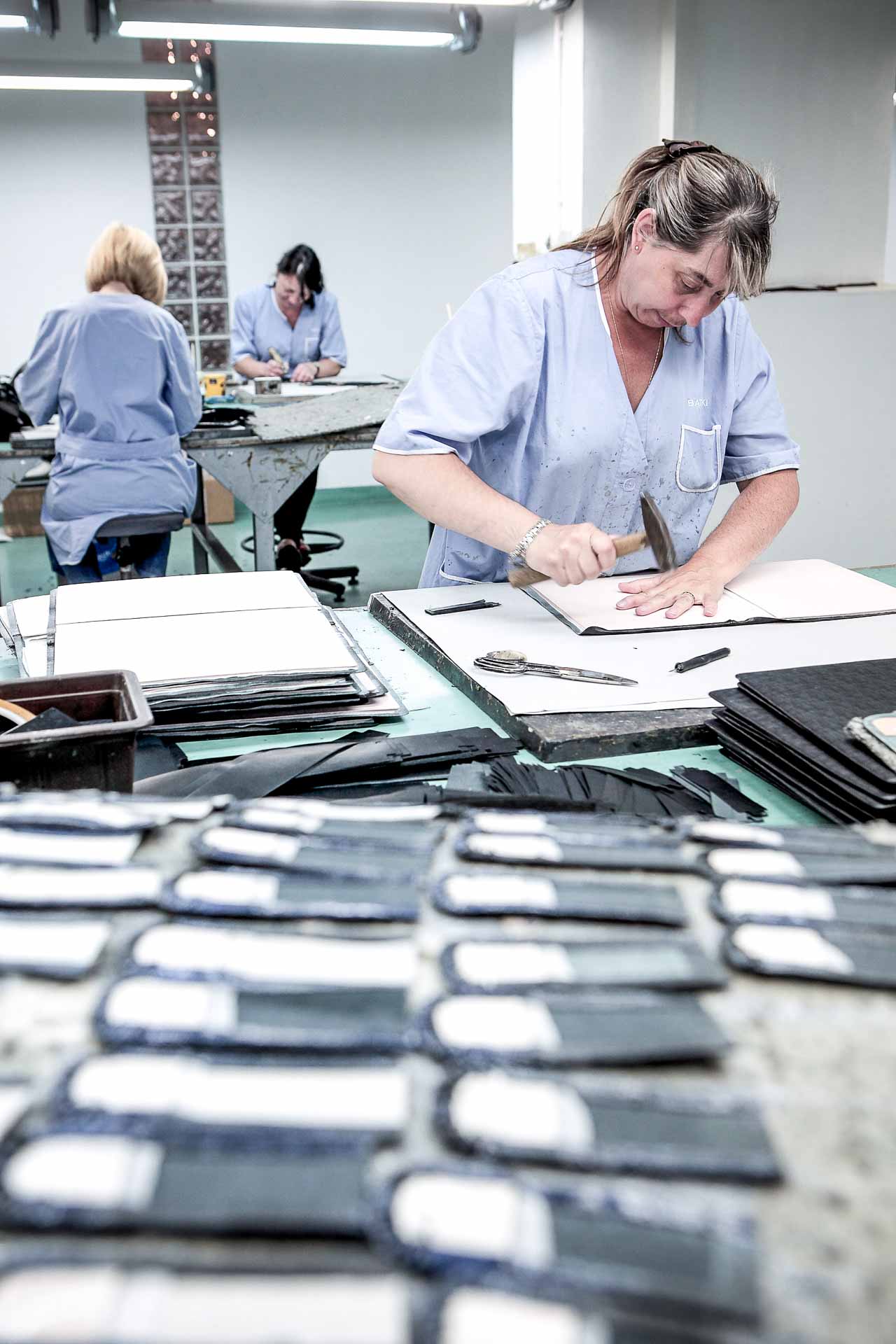 ateliers_dart_julien_cresp_hands_at_work_artisans_dart