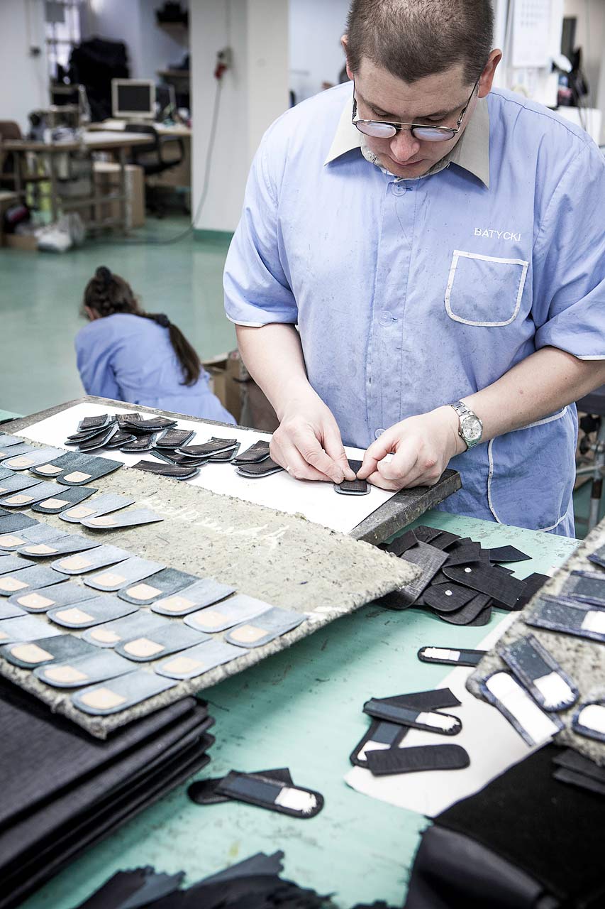 ateliers_dart_julien_cresp_hands_at_work_artisans_dart