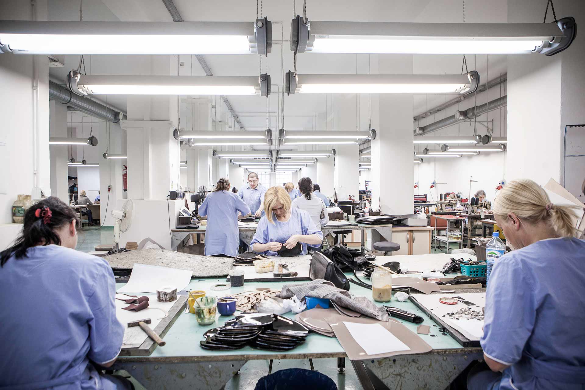 ateliers_dart_julien_cresp_hands_at_work_artisans_dart