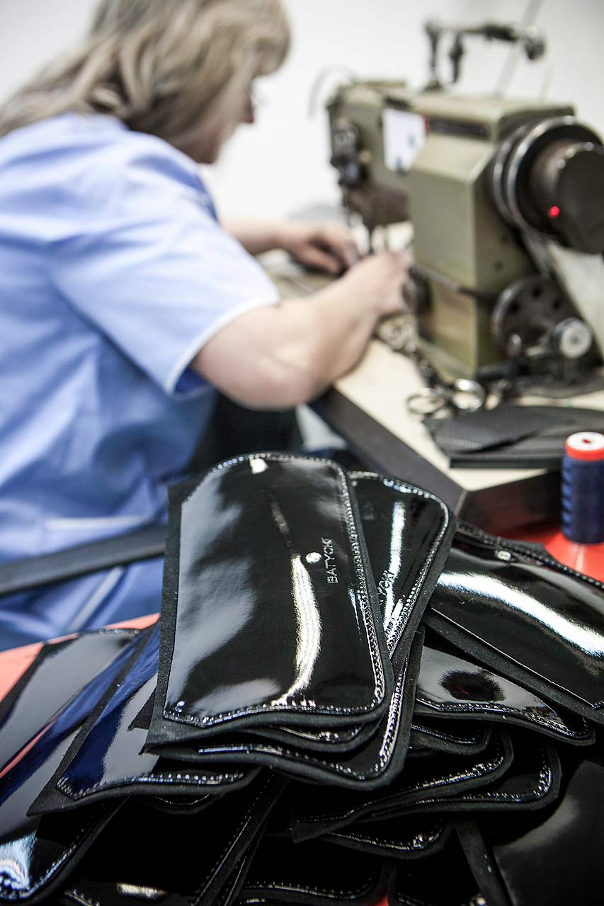 ateliers_dart_julien_cresp_hands_at_work_artisans_dart