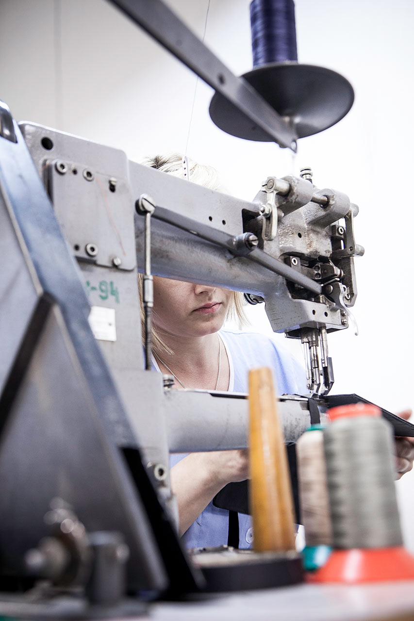 ateliers_dart_julien_cresp_hands_at_work_artisans_dart