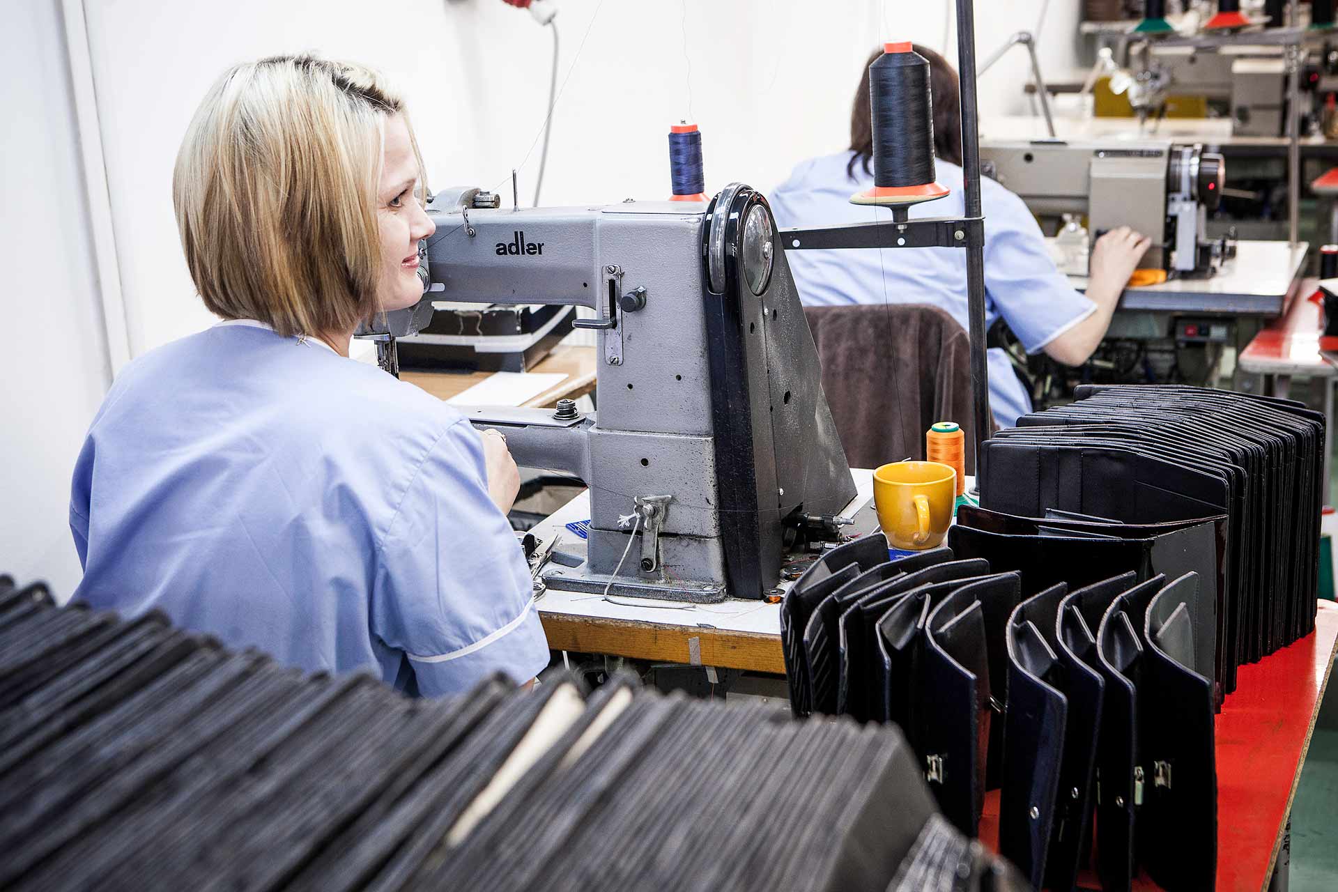 ateliers_dart_julien_cresp_hands_at_work_artisans_dart