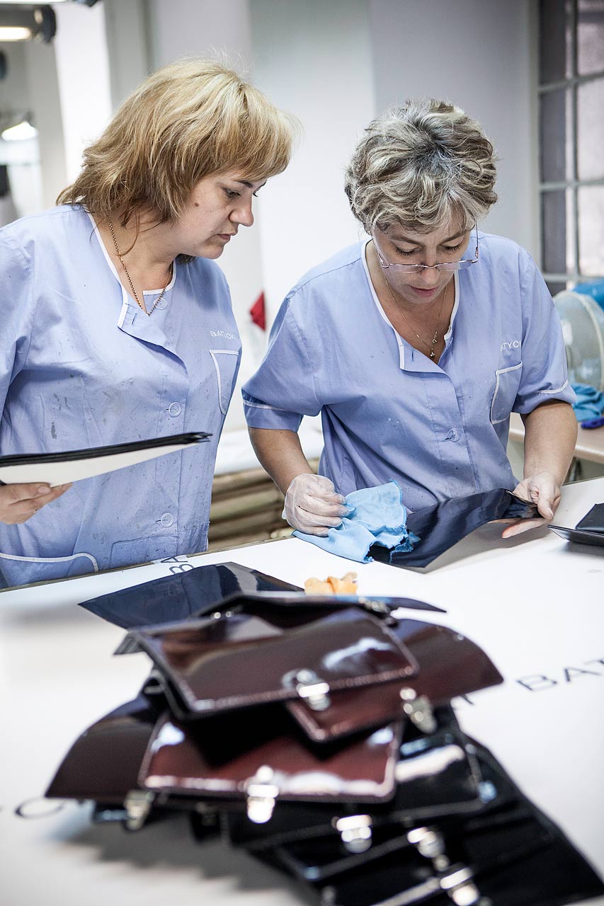 ateliers_dart_julien_cresp_hands_at_work_artisans_dart