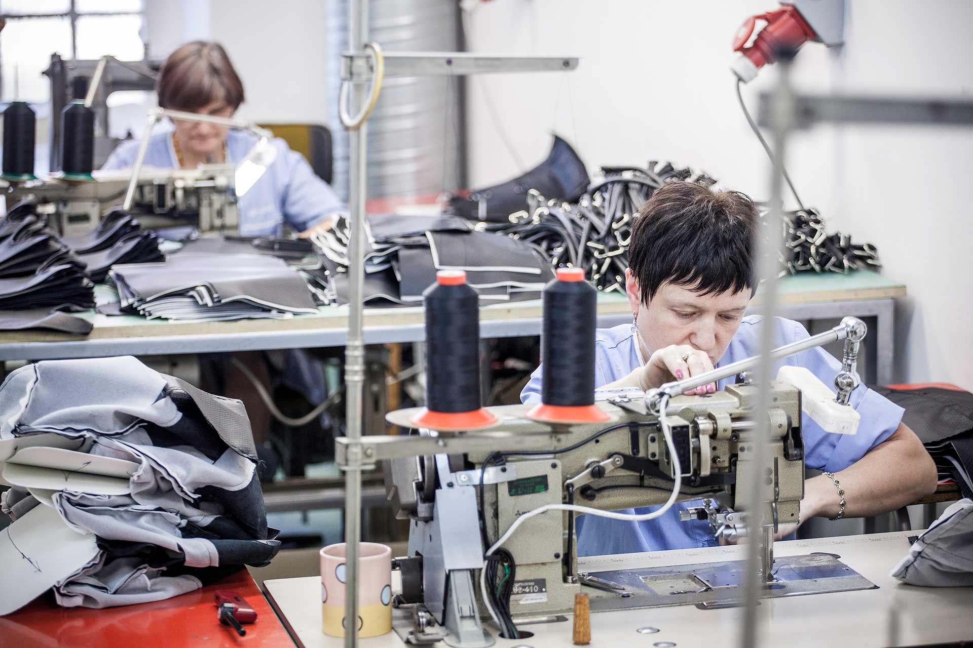 ateliers_dart_julien_cresp_hands_at_work_artisans_dart