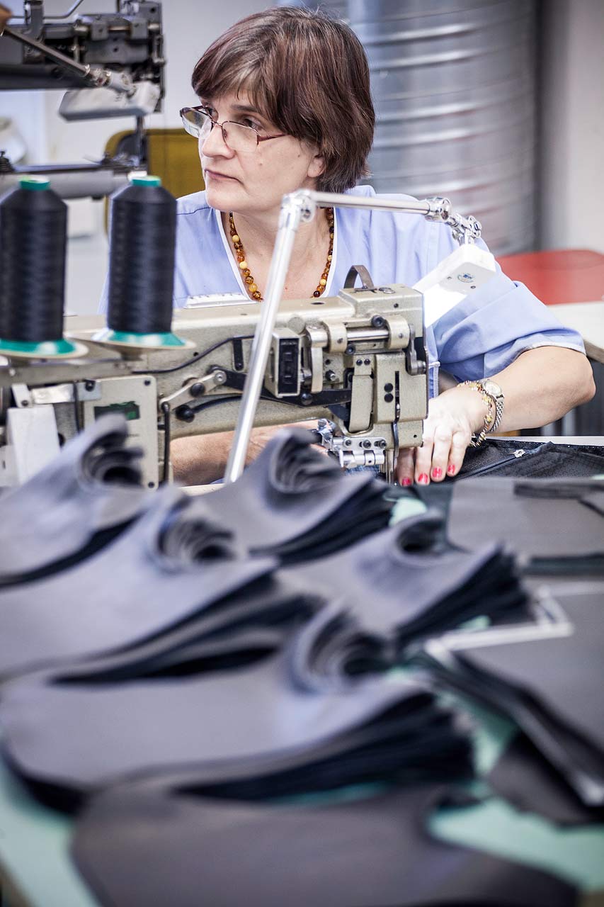 ateliers_dart_julien_cresp_hands_at_work_artisans_dart