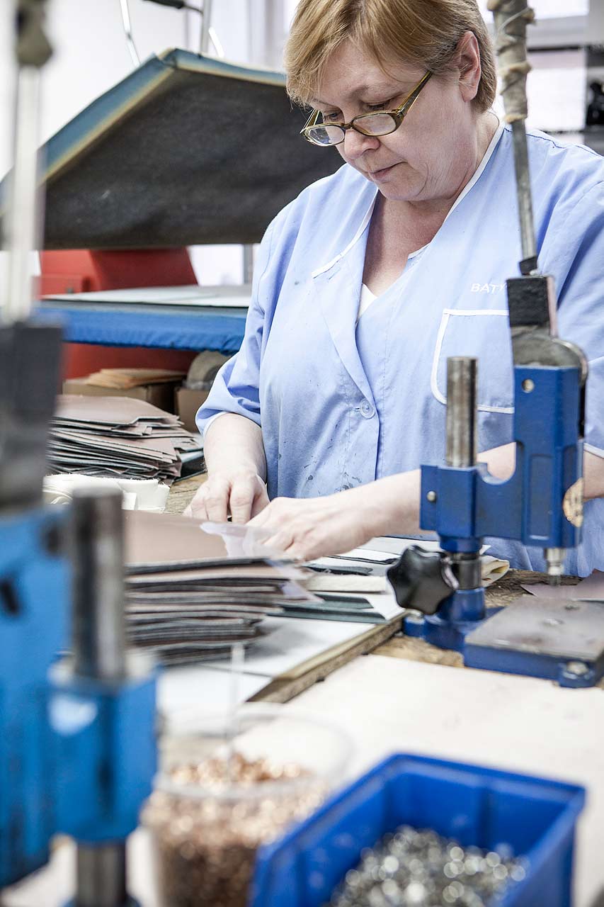 ateliers_dart_julien_cresp_hands_at_work_artisans_dart