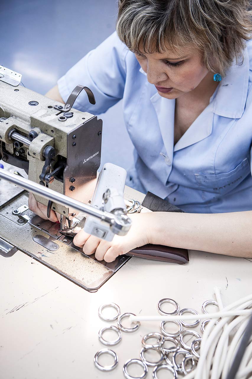 ateliers_dart_julien_cresp_hands_at_work_artisans_dart