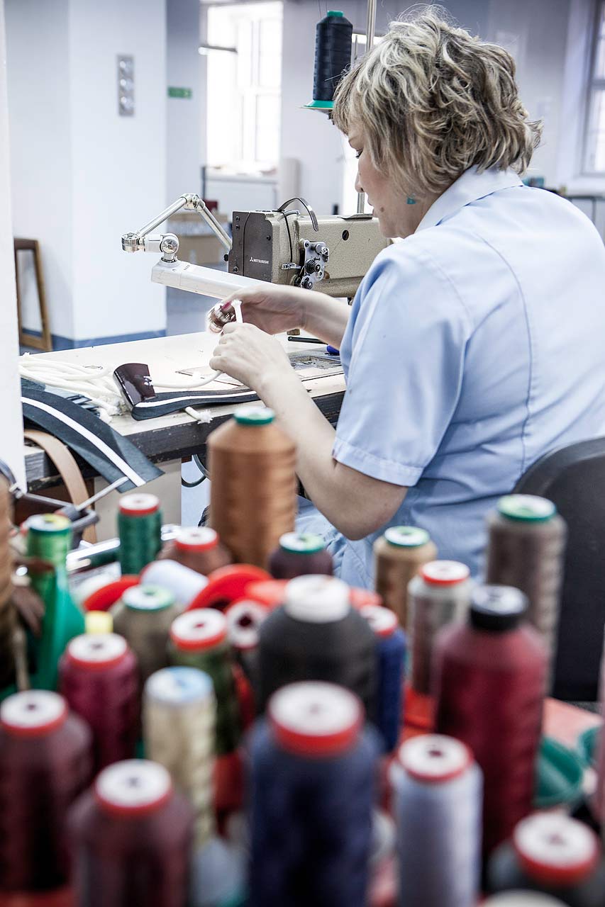 ateliers_dart_julien_cresp_hands_at_work_artisans_dart