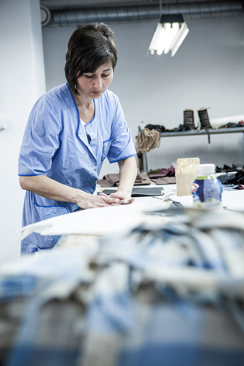 ateliers_dart_julien_cresp_hands_at_work_artisans_dart