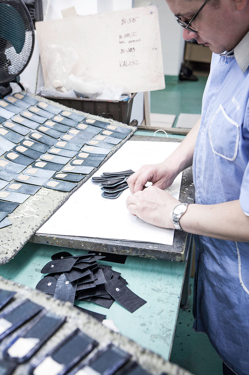 ateliers_dart_julien_cresp_hands_at_work_artisans_dart