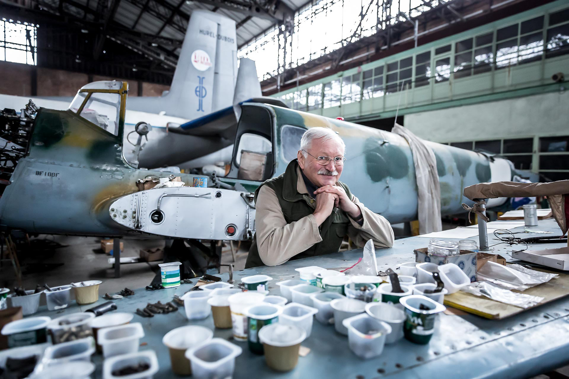 portraits de restaurateurs d'avions anciens, par julien cresp