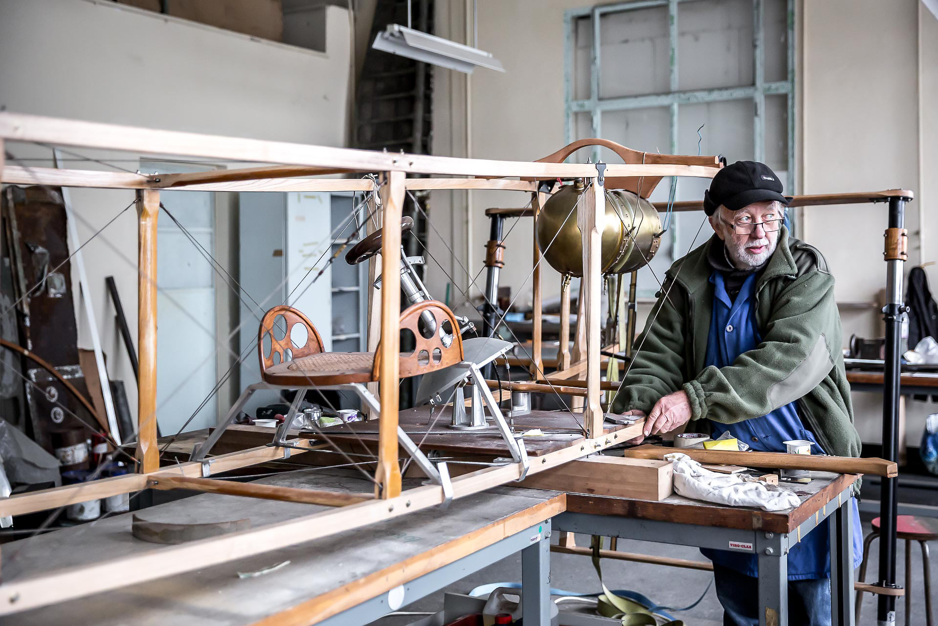 portraits de restaurateurs d'avions anciens, par julien cresp