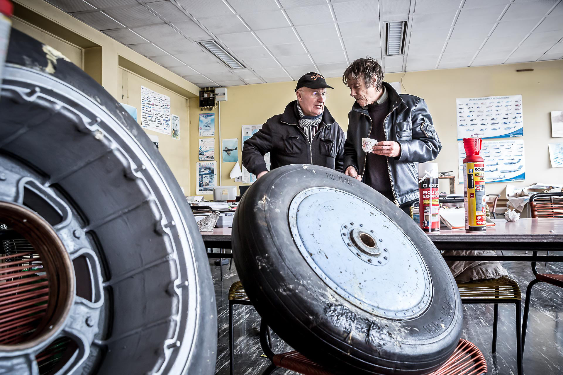 portraits de restaurateurs d'avions anciens, par julien cresp