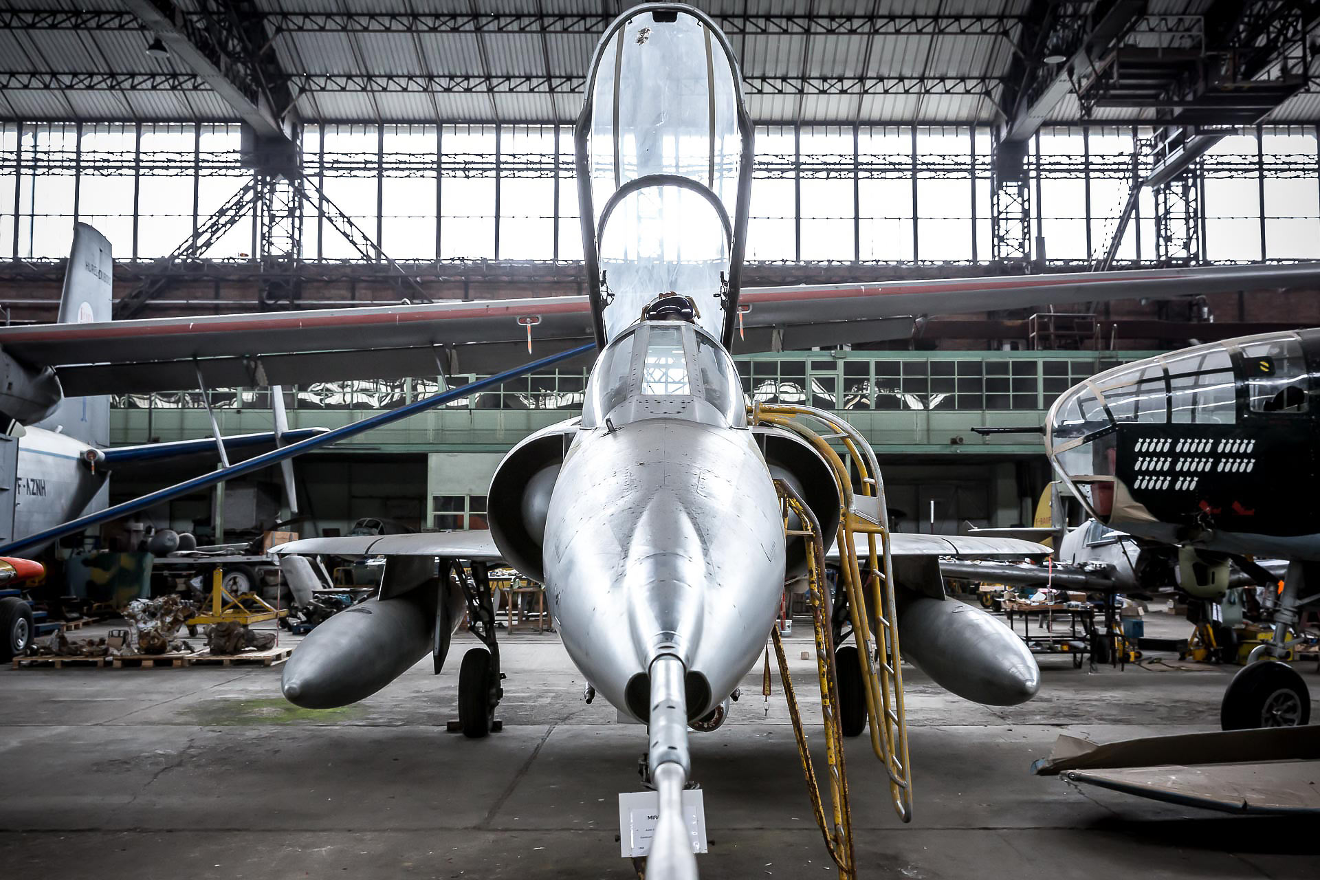 portraits de restaurateurs d'avions anciens, par julien cresp