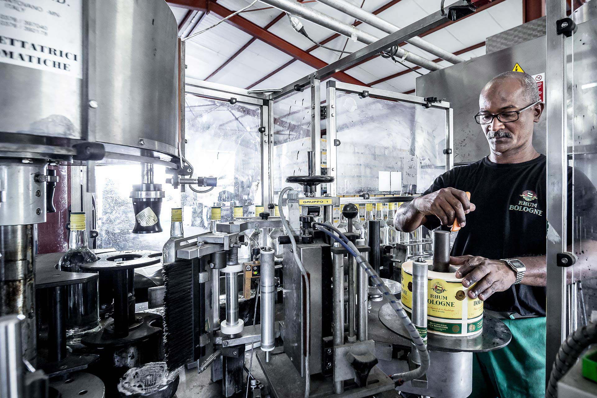 reportage photographique de julien cresp sur la rhumerie de Bologne en guadeloupe