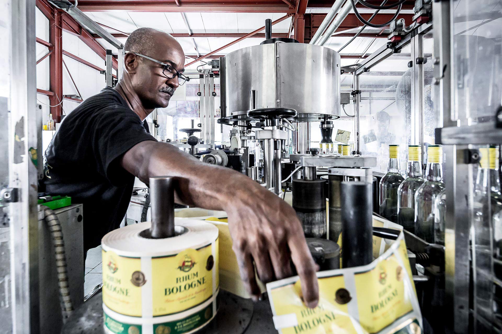 distillerie guadeloupéenne de rhum bologne par julien cresp