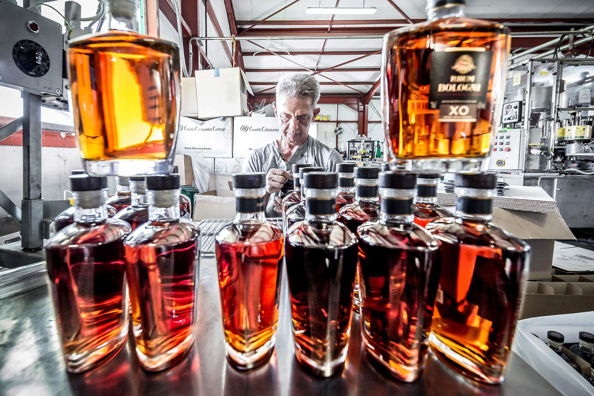 reportage photographique de julien cresp sur la rhumerie de Bologne en guadeloupe