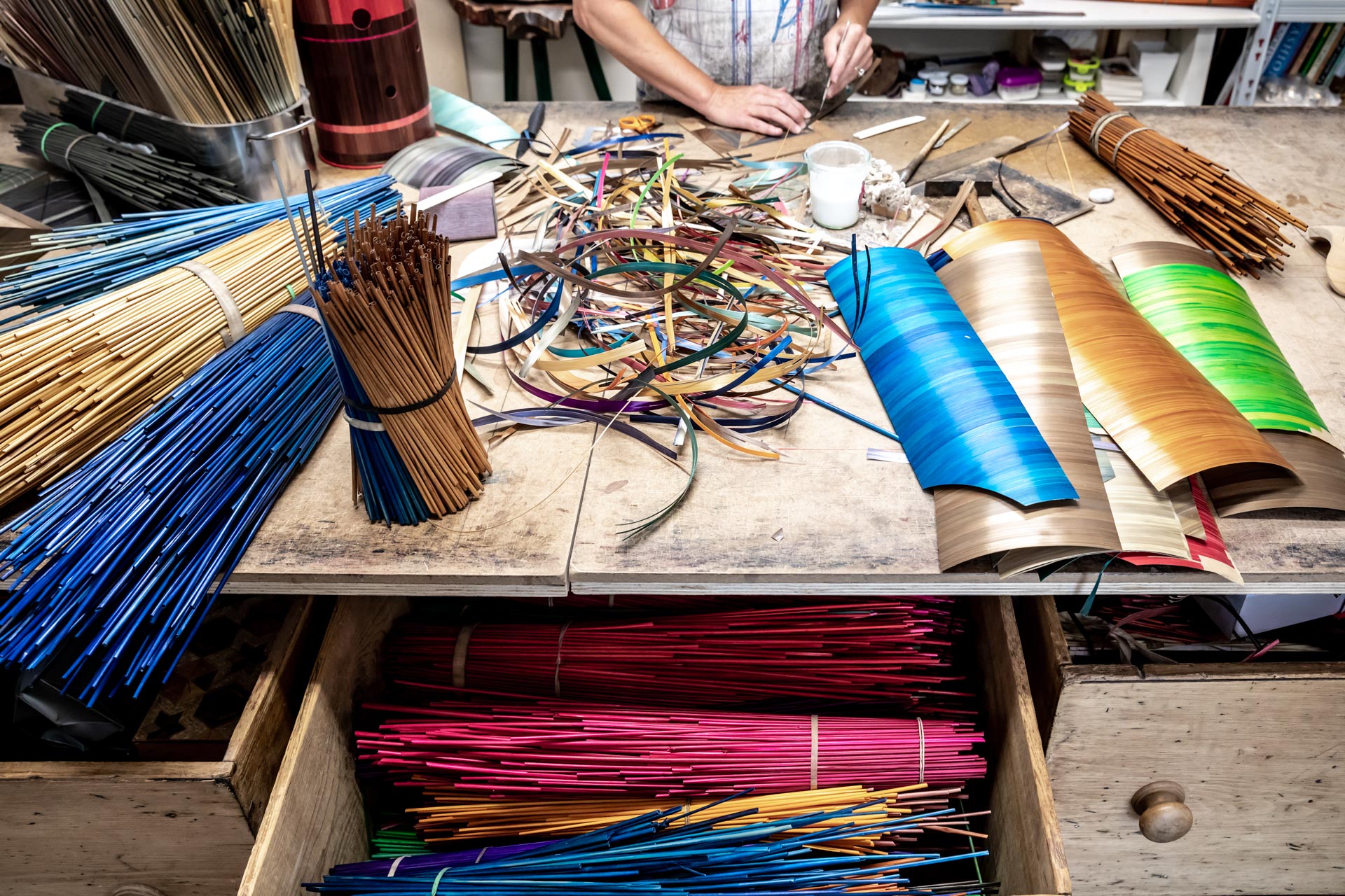julien cresp, marqueterie de paille, Valérie colas des francs, artisanat d'art, galerie ad Luminem