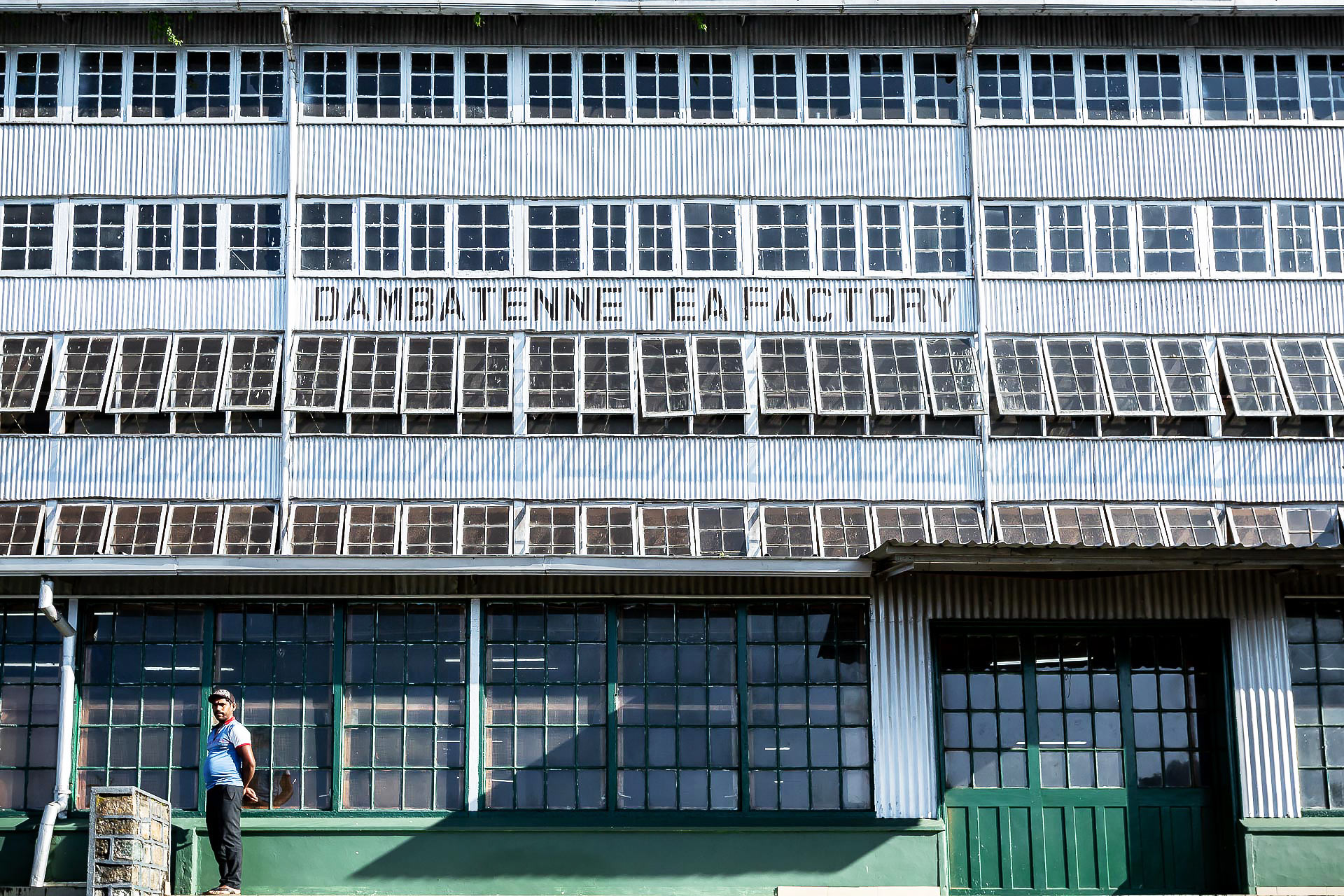 la fabrique de thé de dambatenne photographiée par julien cresp