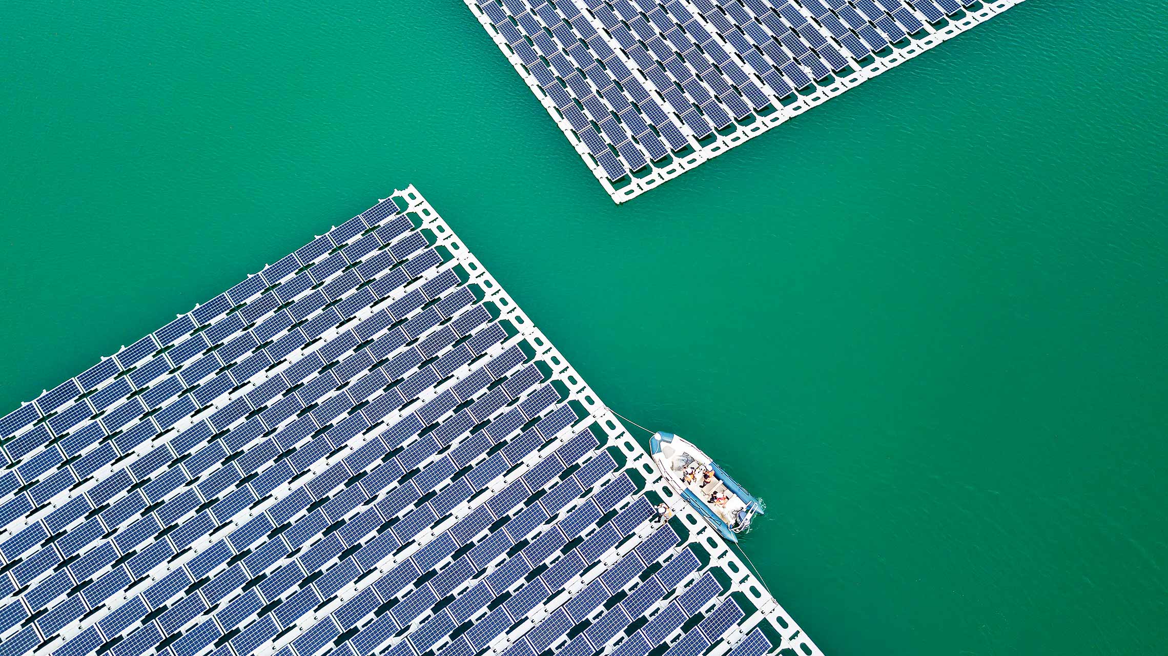 julien cresp mandaté par Bouygues énergie service pour photographier la centrale de Piolenc