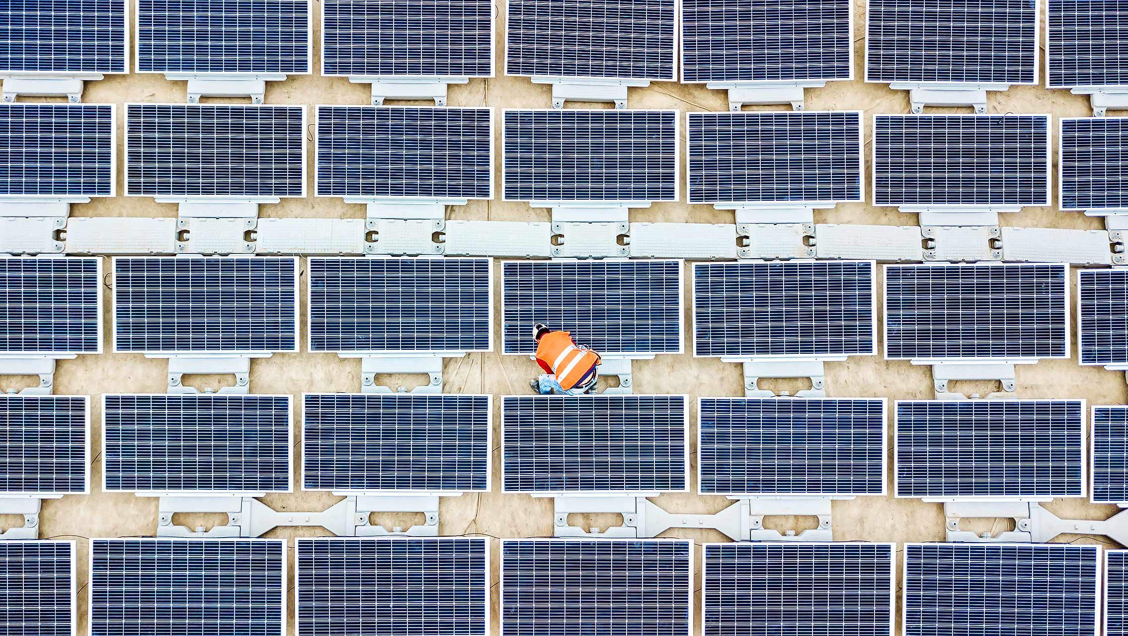 julien cresp mandaté par Bouygues énergie service pour photographier la centrale de Piolenc