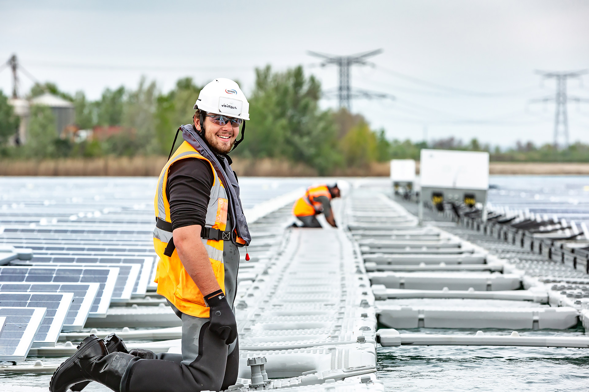 A piolenc, julien_cresp photographie la centrale solaire réalisée par bouygues energie services pour Akuo