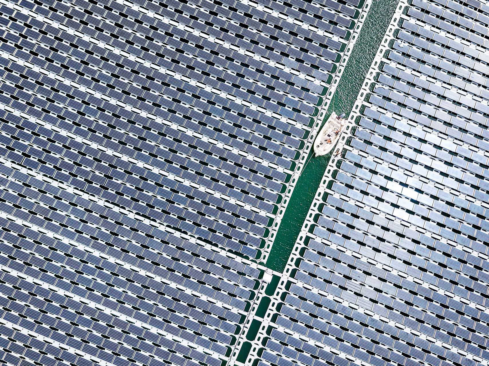 julien cresp mandaté par Bouygues énergie service pour photographier la centrale de Piolenc