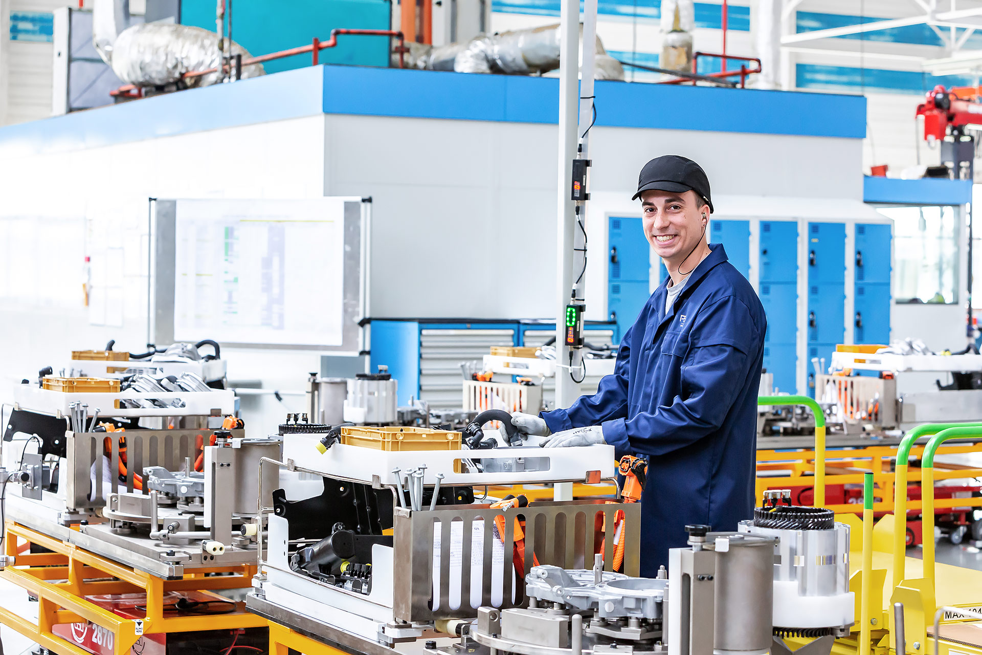 A PSA tremery, julien cresp photographie la chaine de montage de moteurs electriques