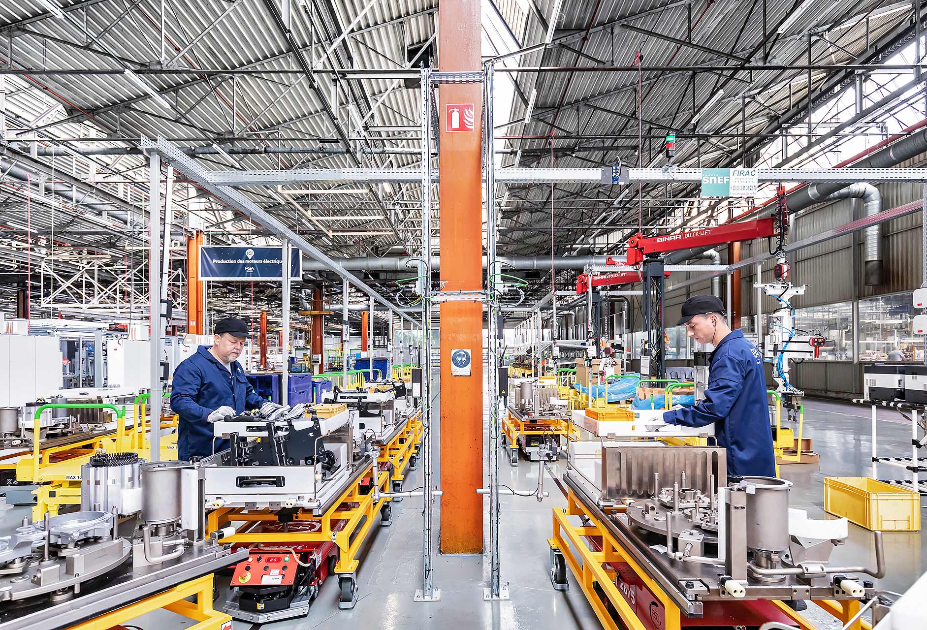 A PSA tremery, julien cresp photographie la chaine de montage de moteurs electriques