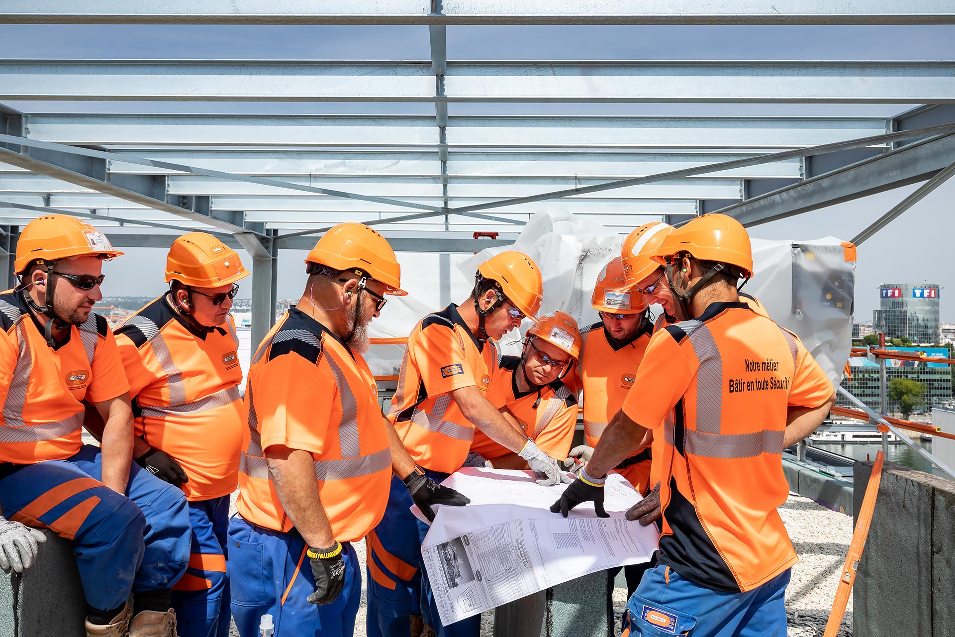 les compagnons du minorange photographiés par julien cresp