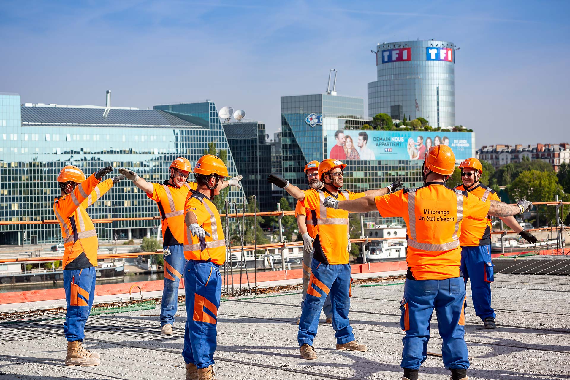 les compagnons du minorange photographiés par julien cresp