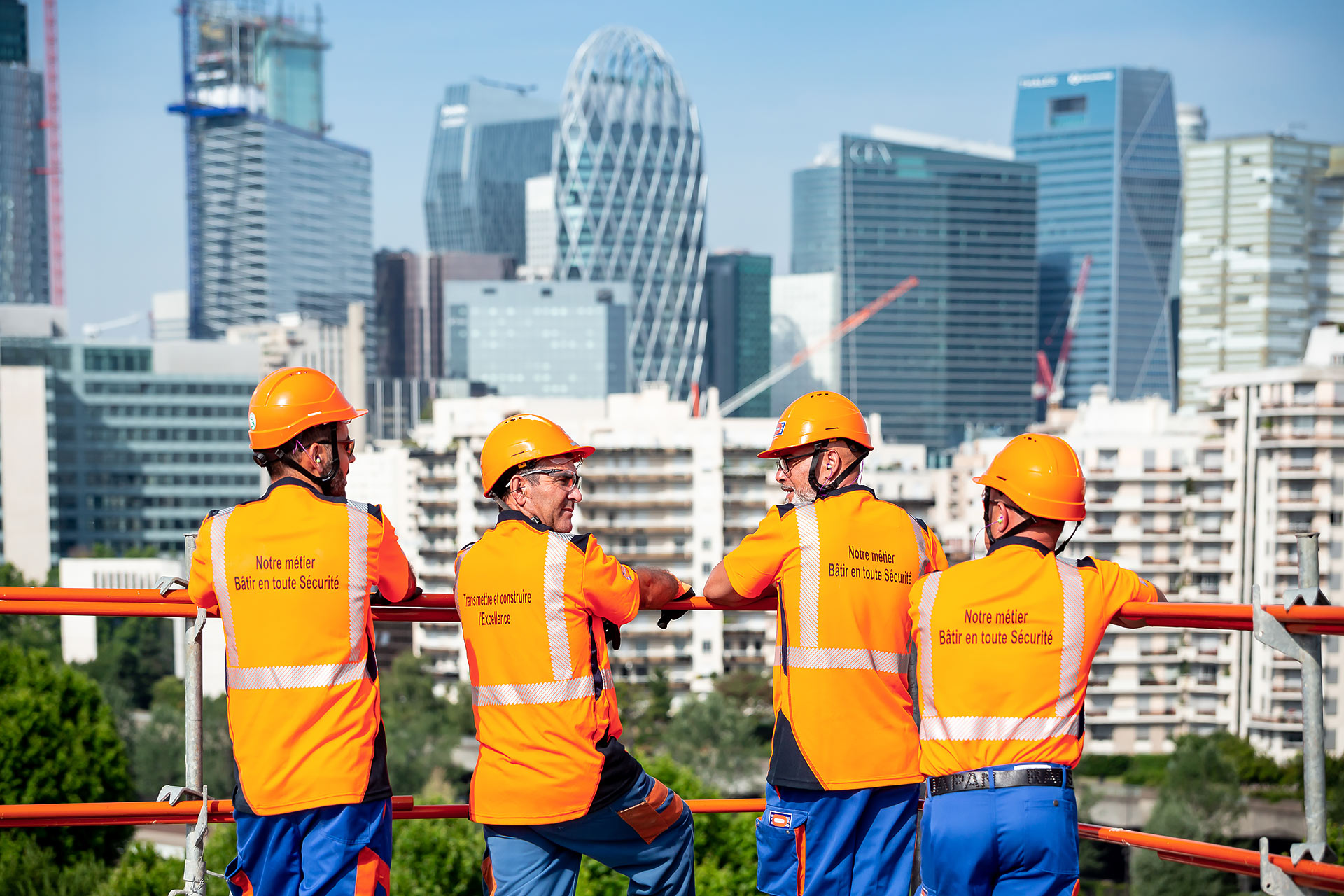 les compagnons du minorange photographiés par julien cresp