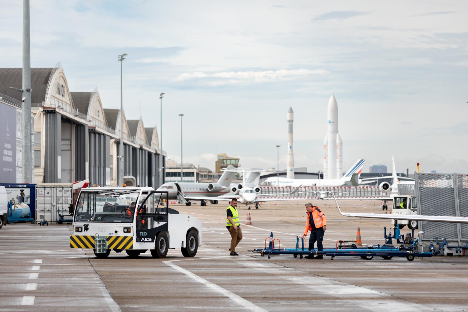 Julien Cresp photographie les équipes de la société AES