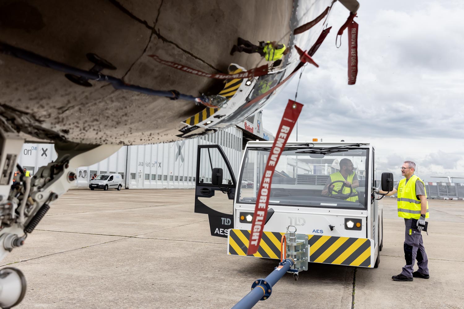 Julien Cresp photographie les équipes de la société AES