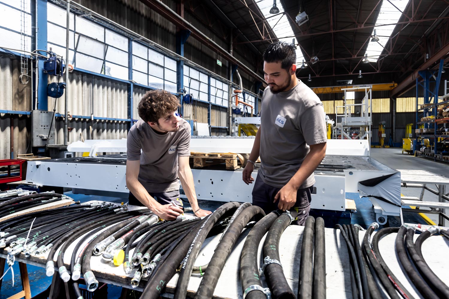 Julien Cresp photographie les équipes de la société AES