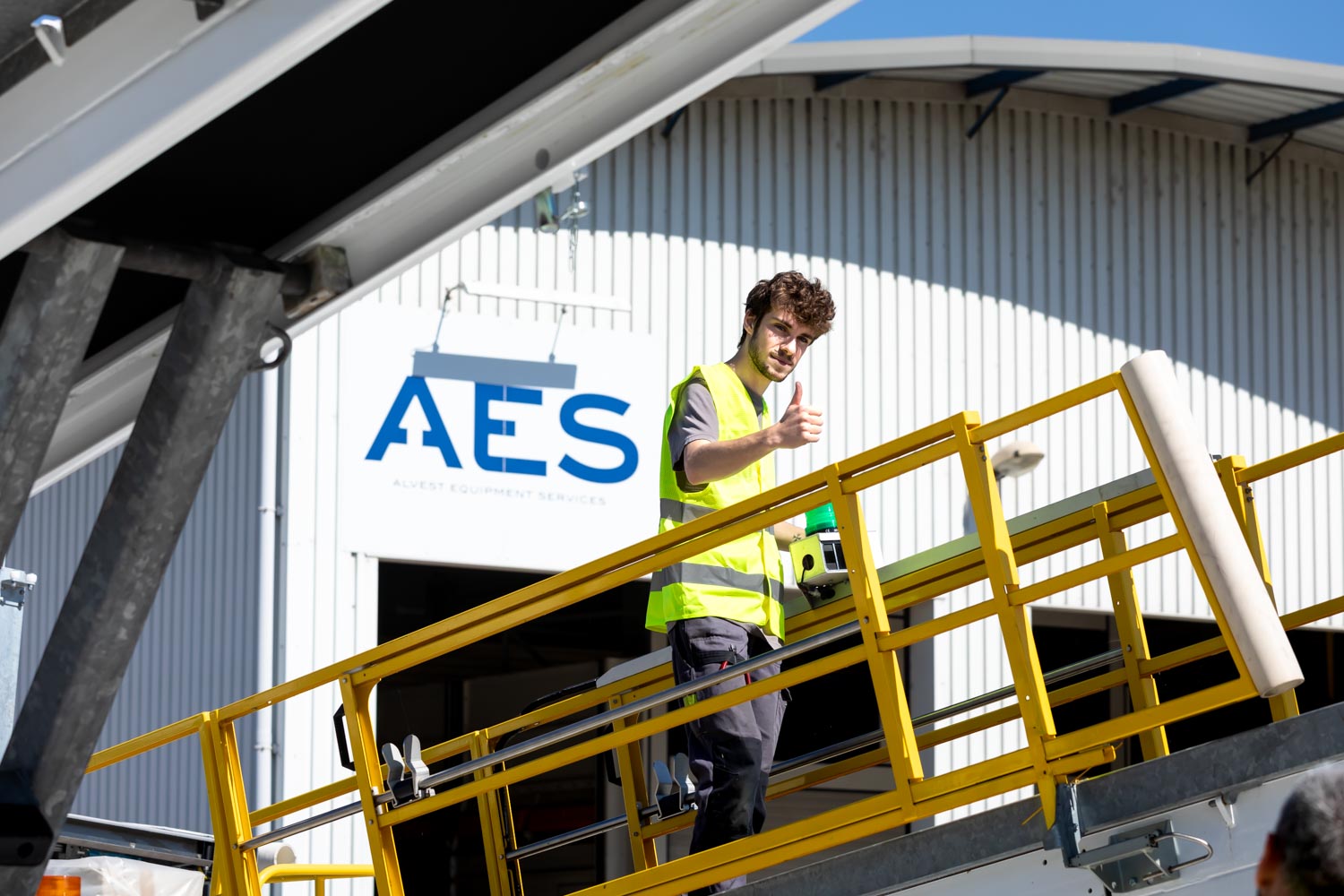 Julien Cresp photographie les équipes de la société AES