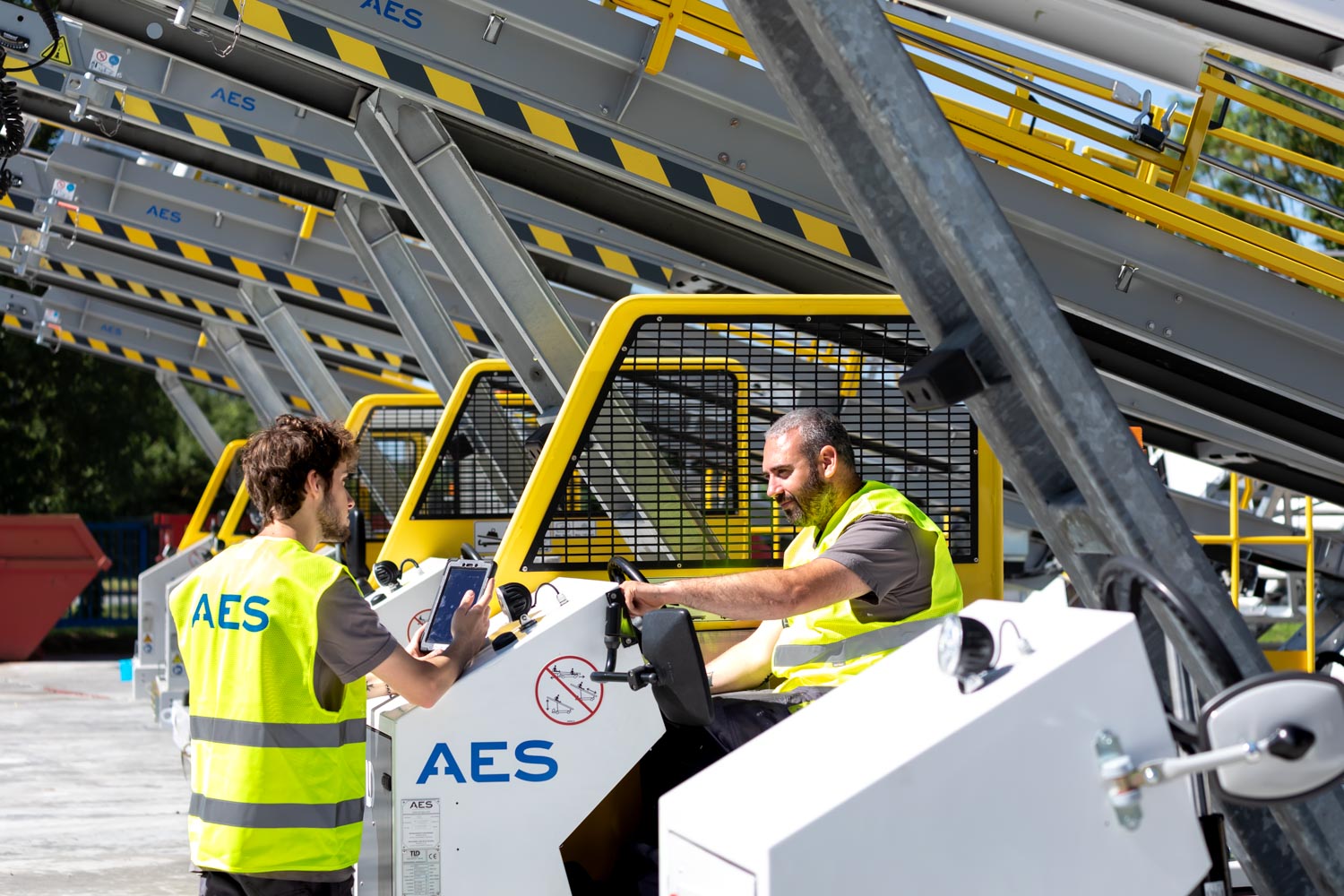 Julien Cresp photographie les équipes de la société AES