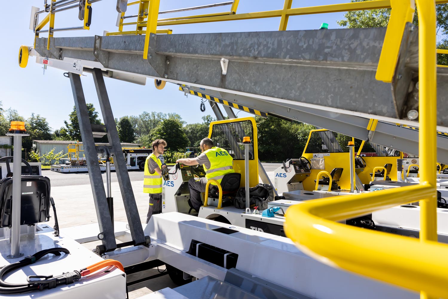 Julien Cresp photographie les équipes de la société AES