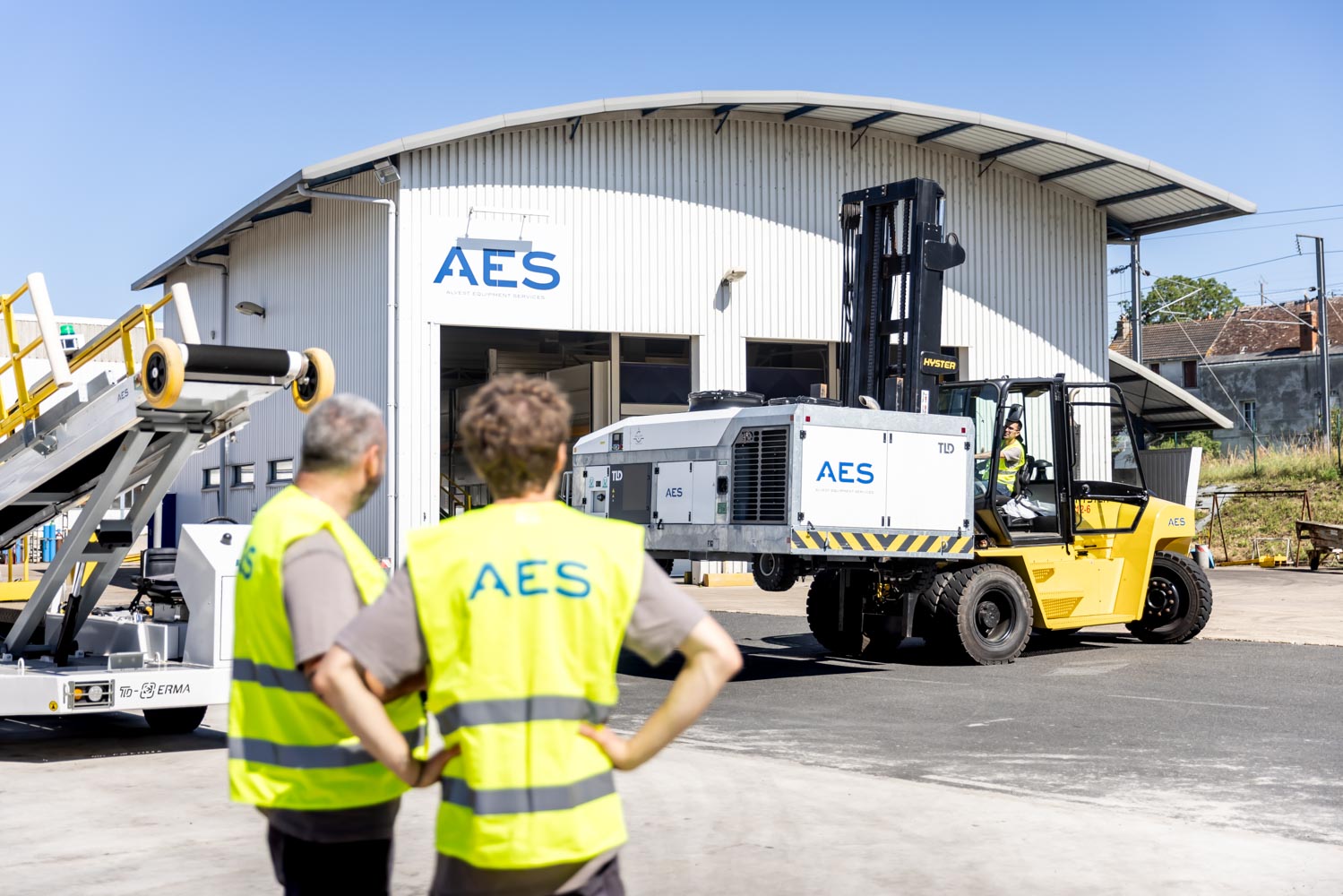 Julien Cresp photographie les équipes de la société AES