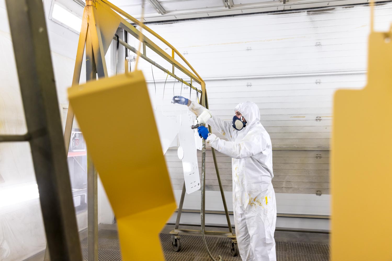 Dans les ateliers de Montlouis sur Loire, les équipes d'AES photographiées par Julien CRESP