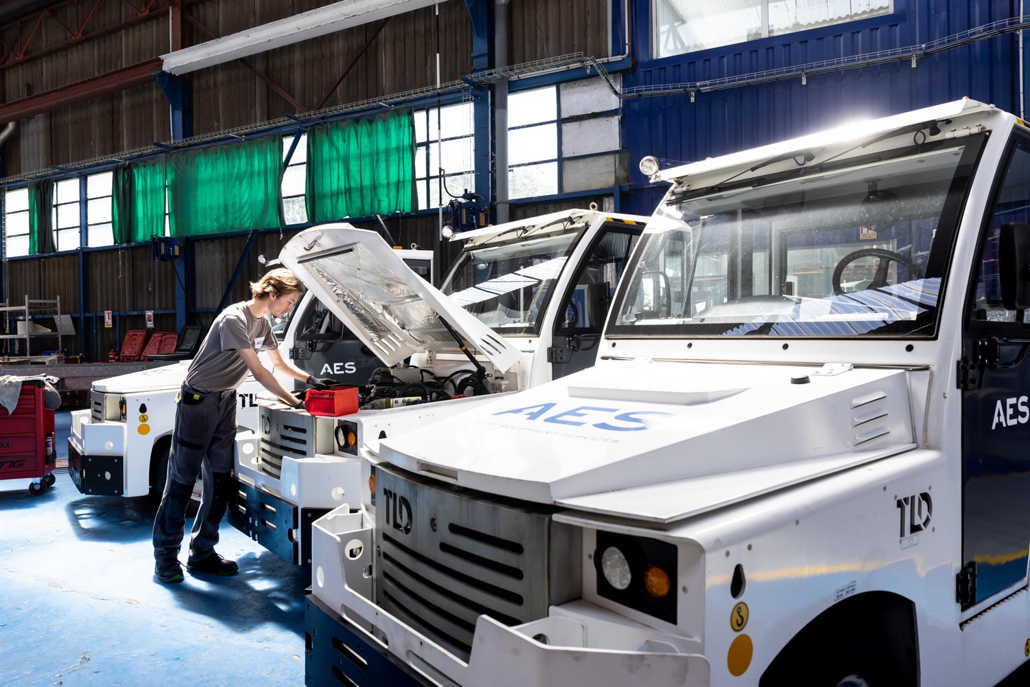 Julien Cresp photographie les équipes de la société AES